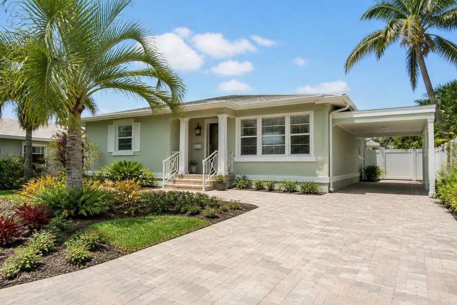 Recently sold home in Boca Square